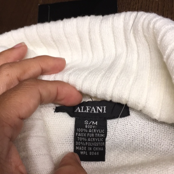 New Alfani poncho. - Picture 3 of 3